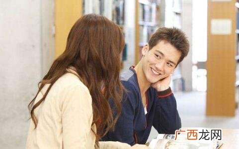 跪舔什么意思？追女生真的不能跪舔吗？