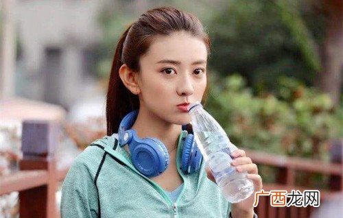 女生故意让你吃醋怎么应对？