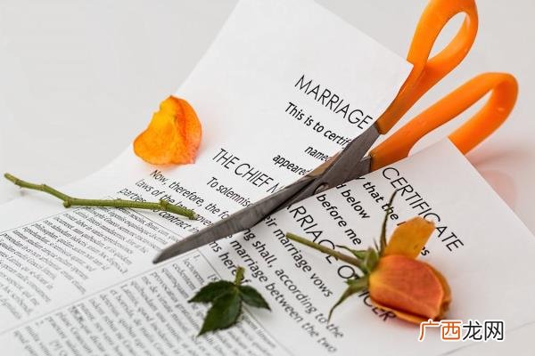 女方起诉离婚诉状范文书，女方离婚起诉书样本是怎样的