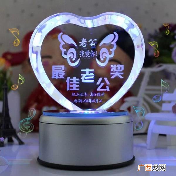 结婚纪念日送男生什么礼物好，结婚纪念日送老公什么礼物好