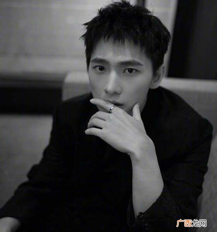 杨洋的外号，杨洋公开被新浪拒绝调权重并被起外号为杨秤砣