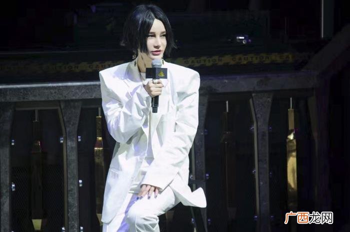 厉娜谭维维，但谭维维也不可能像许飞厉娜那样去聚首