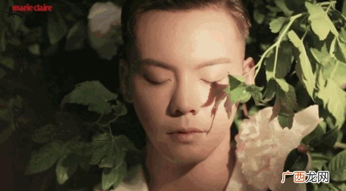 陈伟霆杂志，CHANEL王子陈伟霆连穿两套女装登杂志封面
