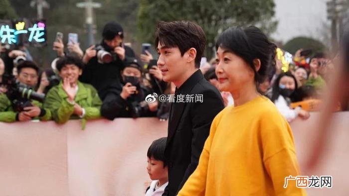 陈瑾朱一龙,朱一龙和前辈陈瑾倪大红成龙的亲密合照