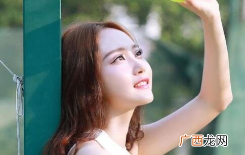 一个女人同时和几个男人暧昧是什么心理？