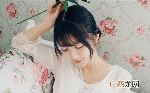 一个女人同时和几个男人暧昧是什么心理？