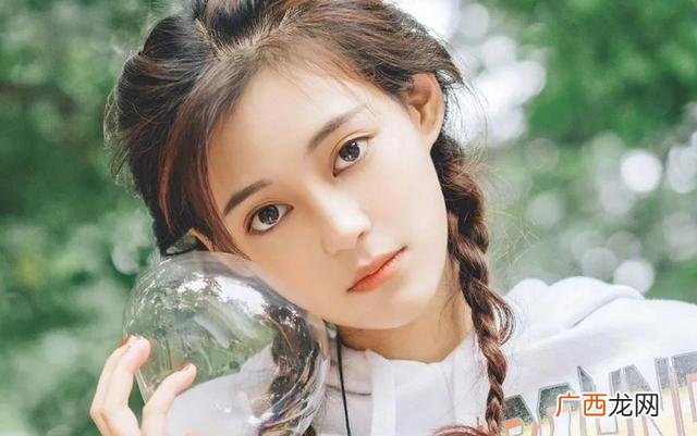 大学追女生送什么礼物比较好？
