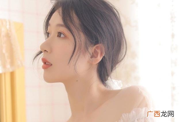 大学追女生送什么礼物比较好？