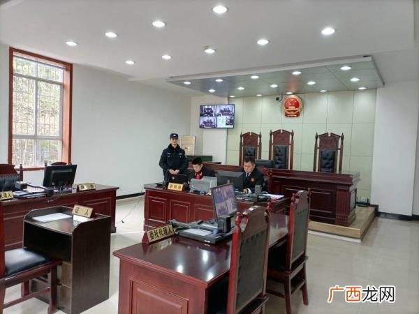 离婚案不到场能判决吗，原被告不到场也可以判决