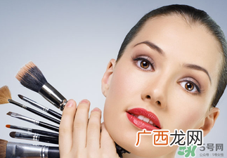 冬天化妆起皮怎么办？冬天化妆脸干怎么办？