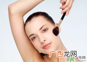 冬天化妆起皮怎么办？冬天化妆脸干怎么办？