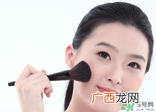 冬天化妆起皮怎么办？冬天化妆脸干怎么办？