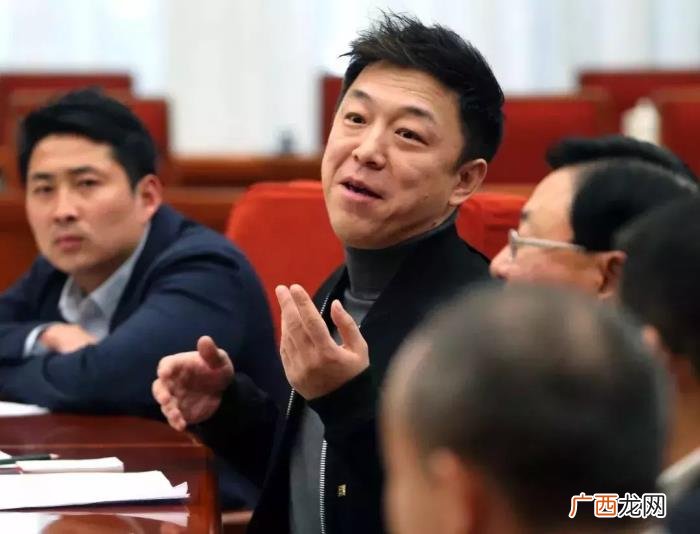 陈伟霆和张,为什么春晚和张艺兴、陈伟霆同台的黄渤占C位