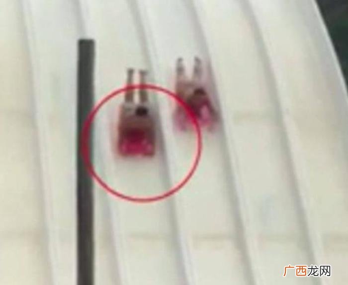 挑战和女友，23岁男和女友度假挑战超长滑水道