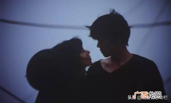 夫妻长期不在一张床上，离婚还睡一张床的夫妻