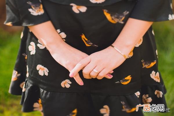 为什么女人离婚后忘不了前夫，离婚后才发现忘不掉前夫