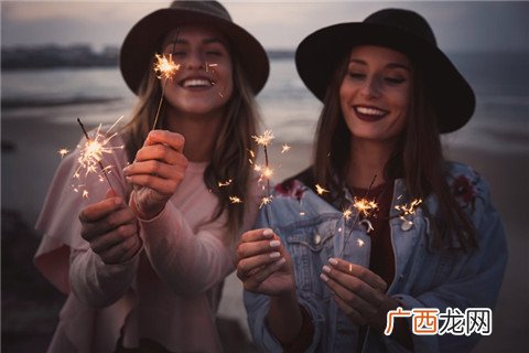 女生哪些行为暗示她喜欢你?这些举动准没错!