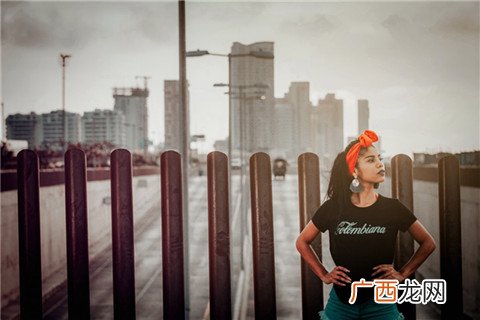 女生哪些行为暗示她喜欢你?这些举动准没错!