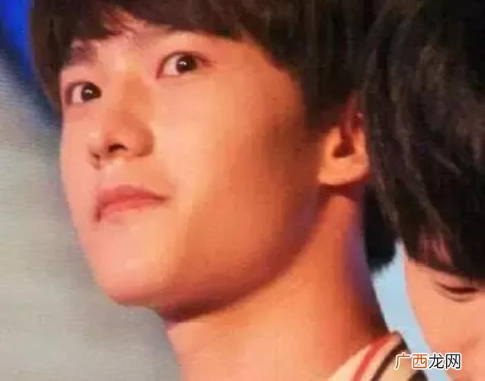 杨洋直男吗，杨洋一张自拍居然引起直男性向大战