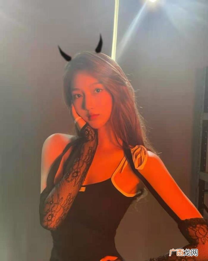 吴亦凡初中，吴亦凡的前途被初中文化的骗子给毁了