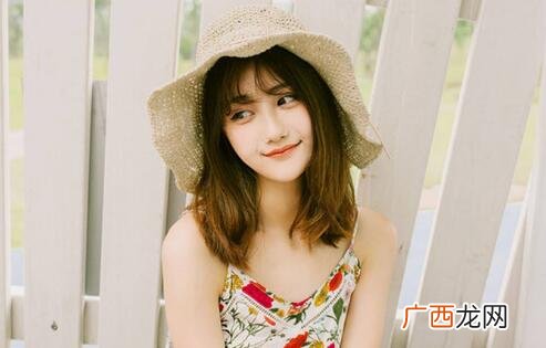 女生对男生有好感的表现，好感程度不同表现也不同