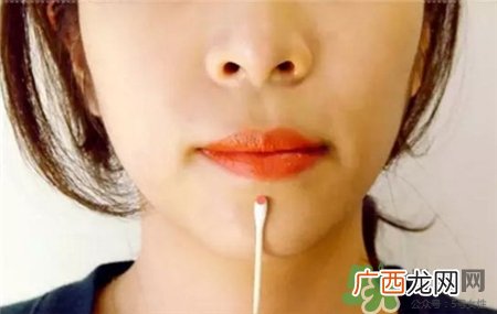 棉花棒按摩是什么?棉花棒按摩法图示