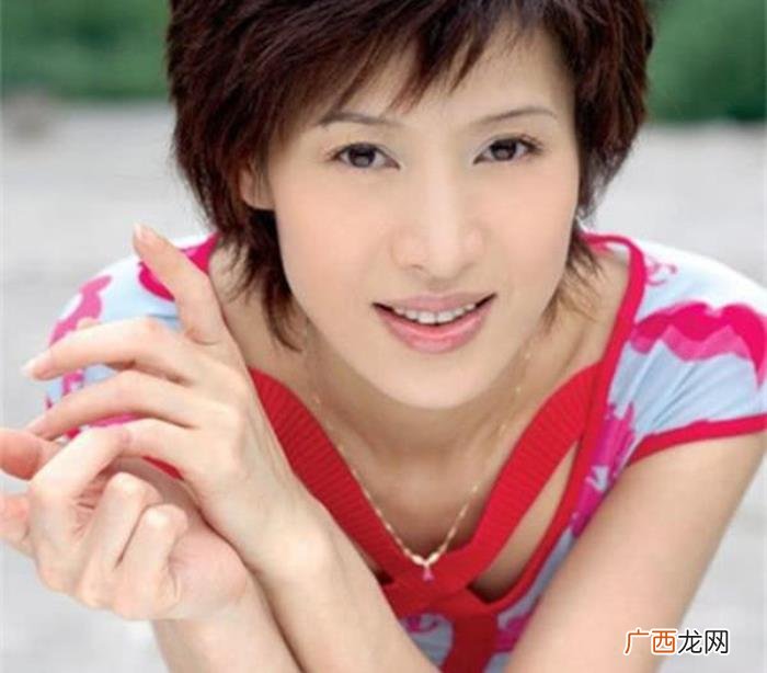 大郑爽单身，如今54岁的郑爽容颜未改单身未嫁