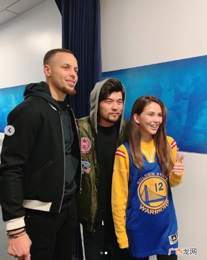 昆凌的偶像，周杰伦昆凌见偶像库里秒变迷弟迷妹