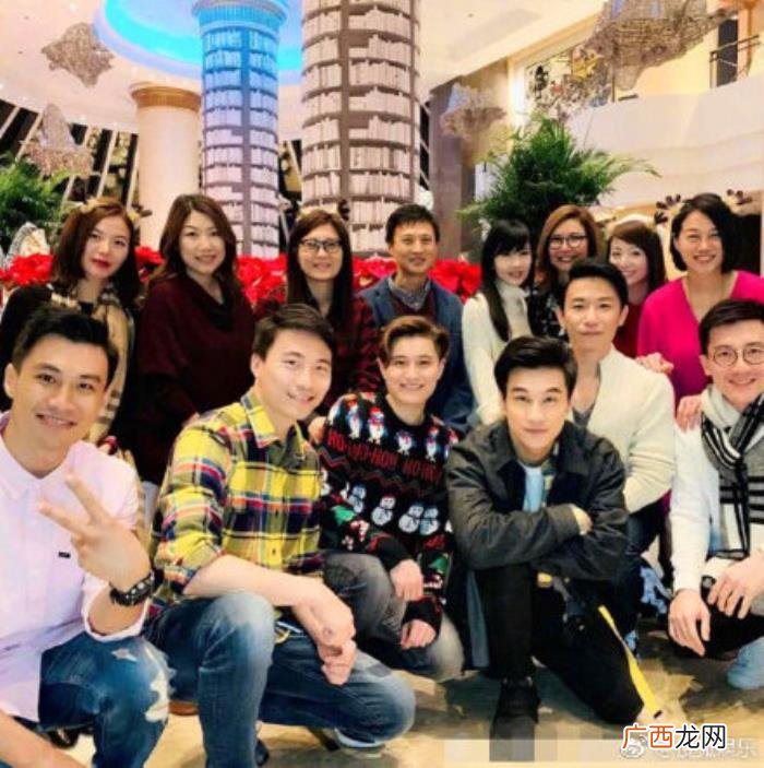 周慧敏老公，51岁周慧敏与老公倪震罕见同框秀恩爱