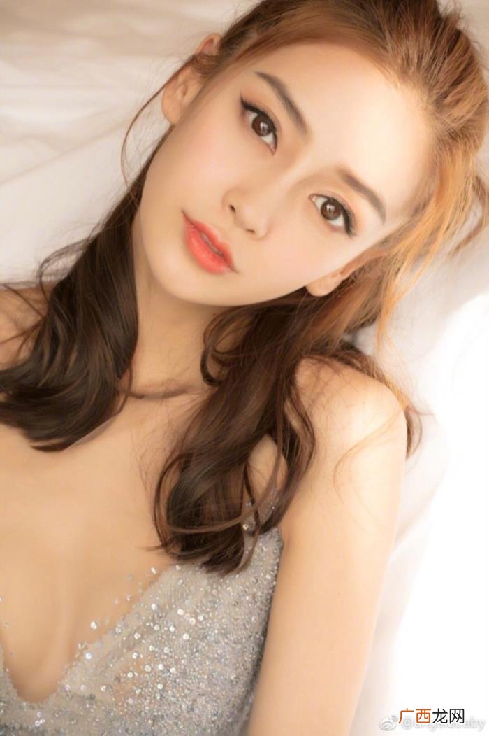 辛芷蕾嘴唇，Baby辛芷蕾嘴唇有硬伤怎么还能这么美