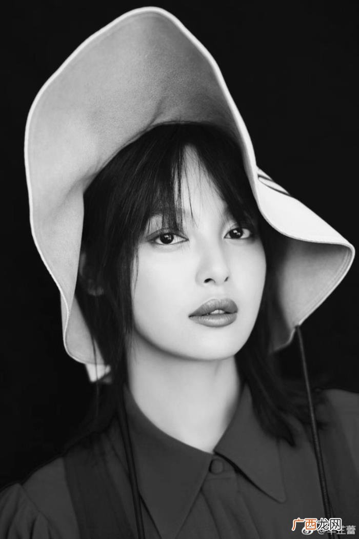 辛芷蕾嘴唇，Baby辛芷蕾嘴唇有硬伤怎么还能这么美