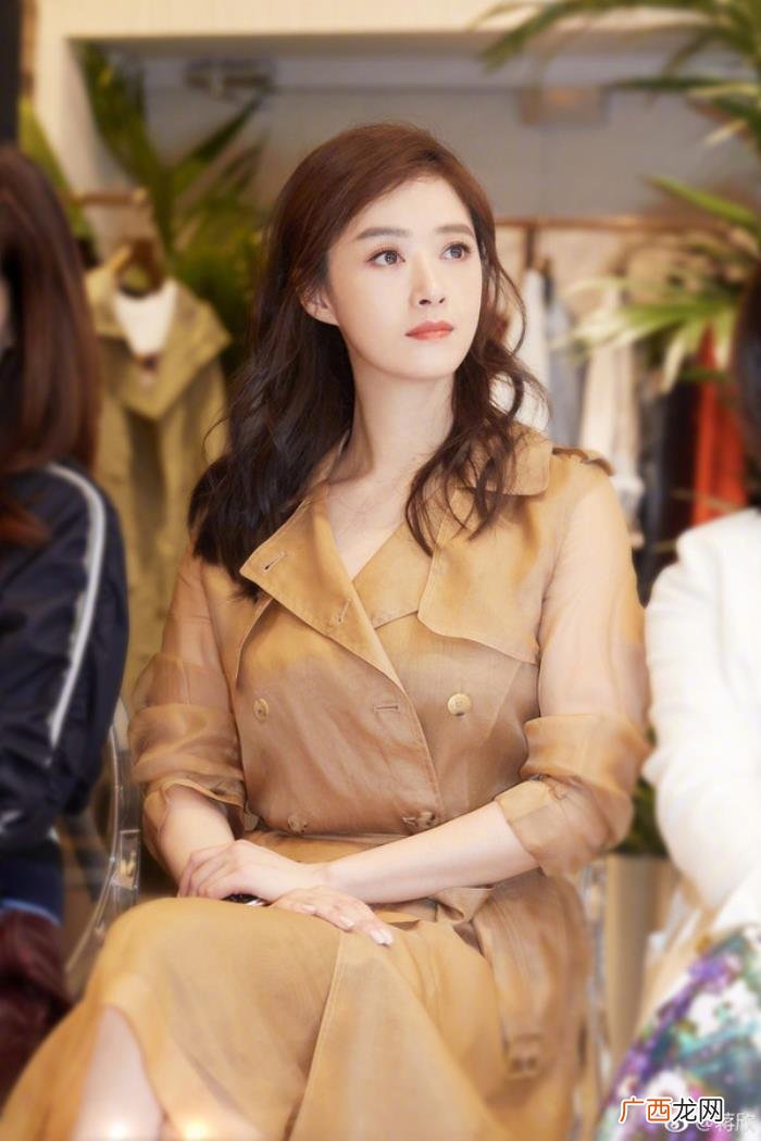 辛芷蕾嘴唇，Baby辛芷蕾嘴唇有硬伤怎么还能这么美