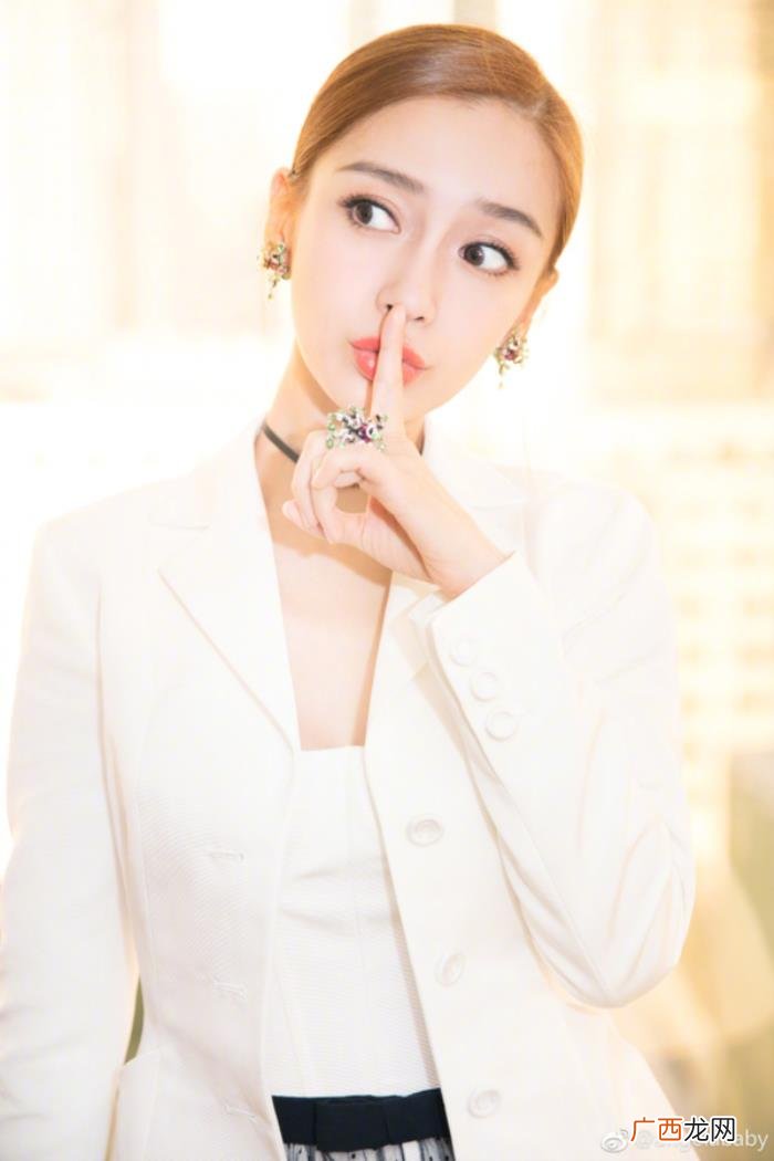 辛芷蕾嘴唇，Baby辛芷蕾嘴唇有硬伤怎么还能这么美