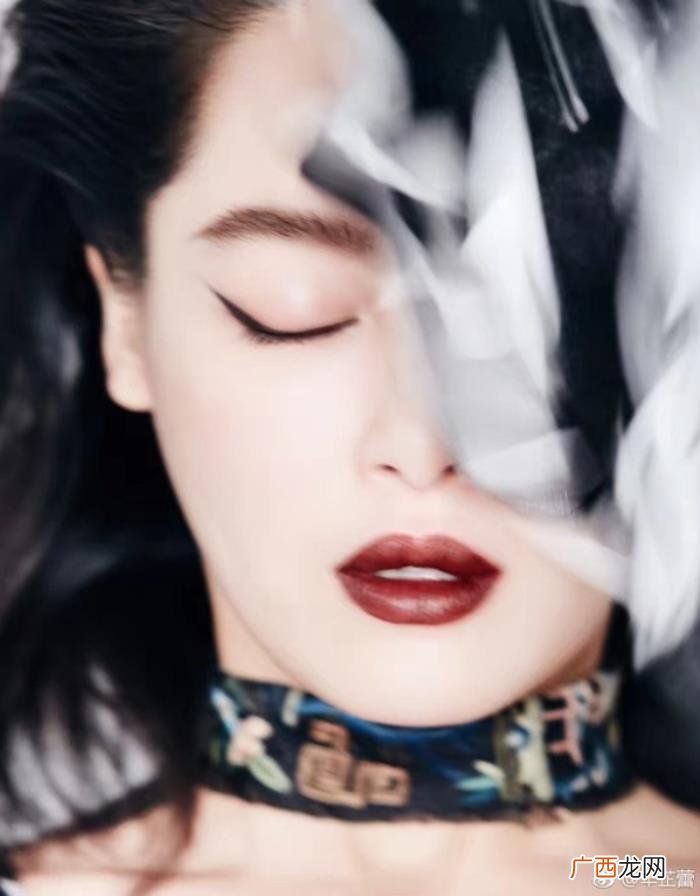辛芷蕾嘴唇，Baby辛芷蕾嘴唇有硬伤怎么还能这么美