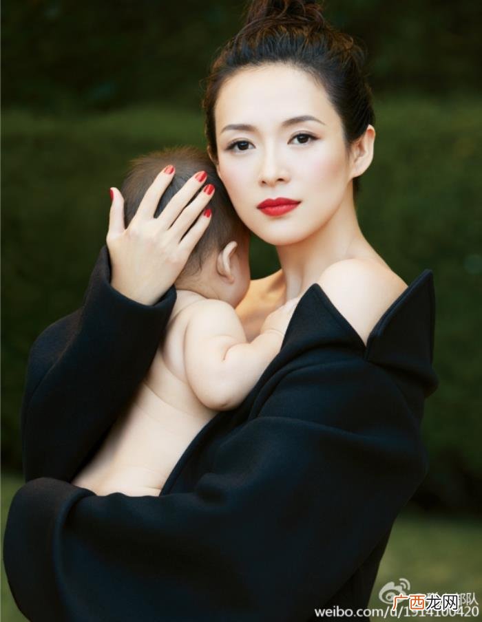 辛芷蕾嘴唇，Baby辛芷蕾嘴唇有硬伤怎么还能这么美