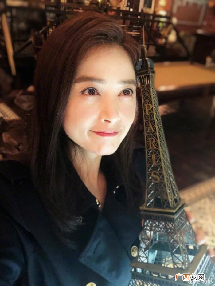 辛芷蕾嘴唇，Baby辛芷蕾嘴唇有硬伤怎么还能这么美