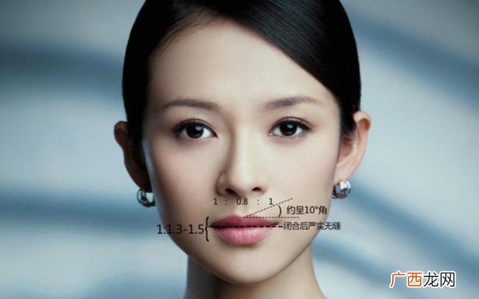 辛芷蕾嘴唇，Baby辛芷蕾嘴唇有硬伤怎么还能这么美