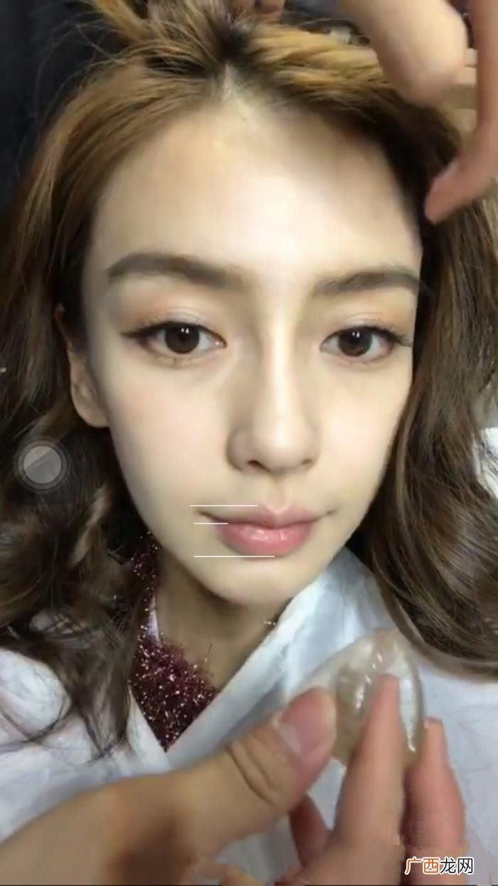 辛芷蕾嘴唇，Baby辛芷蕾嘴唇有硬伤怎么还能这么美