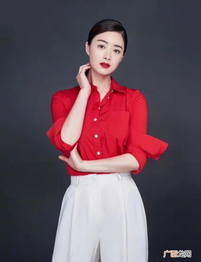辛芷蕾嘴唇，Baby辛芷蕾嘴唇有硬伤怎么还能这么美