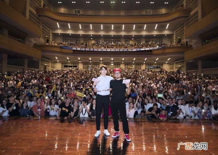 李易峰家乡，导演韩延携主演李易峰回家乡济南进行电影路演
