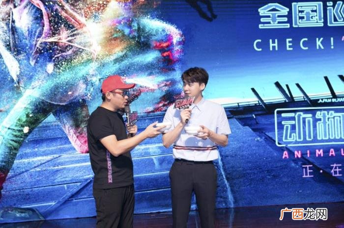 李易峰家乡，导演韩延携主演李易峰回家乡济南进行电影路演