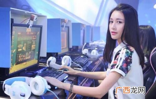 怎么追网吧女收银？聊天过程中不能怂