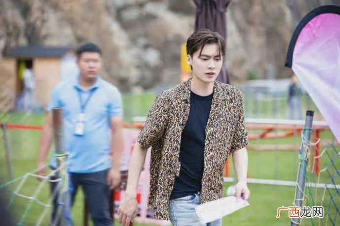 李易峰图片，李易峰最后的赢家最新剧照豹纹衬衫的峰峰上线