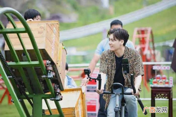李易峰图片，李易峰最后的赢家最新剧照豹纹衬衫的峰峰上线