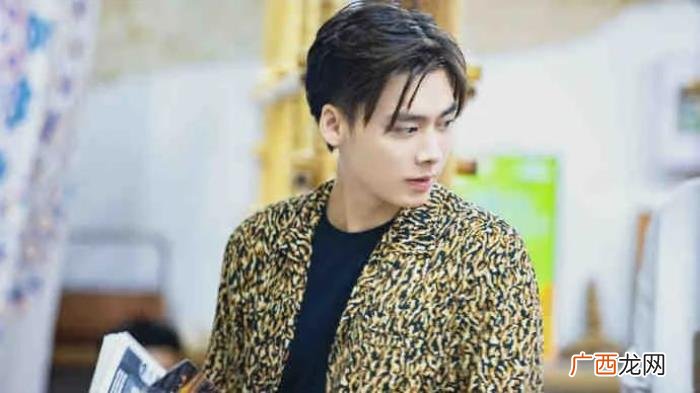 李易峰图片，李易峰最后的赢家最新剧照豹纹衬衫的峰峰上线