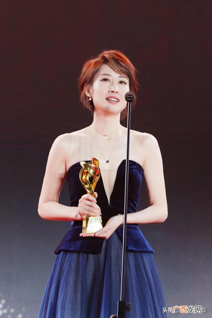 国字脸发型，40岁国字脸的女人做什么发型既减龄又时尚