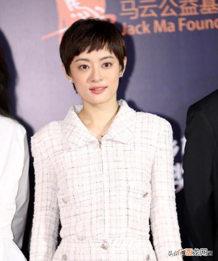 国字脸发型，40岁国字脸的女人做什么发型既减龄又时尚