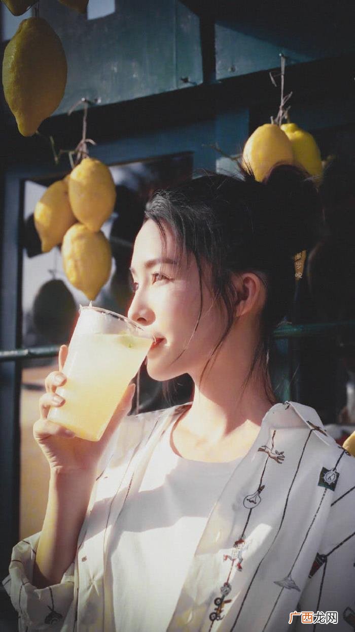 李沁李易峰，李易峰李沁华表奖同台刻意保持距离