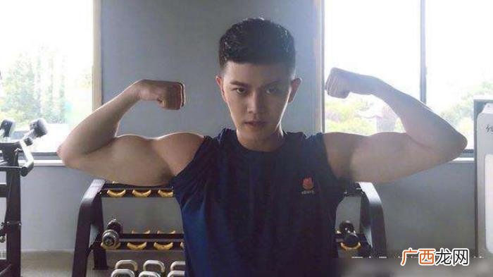 任嘉伦肌肉，张新成、任嘉伦原来是隐藏的肌肉男