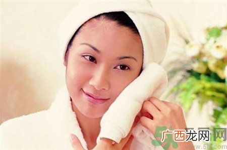 热毛巾敷脸有什么作用?秋天用热毛巾敷脸的好处